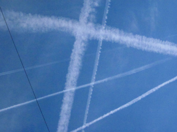 Aircraft contrails